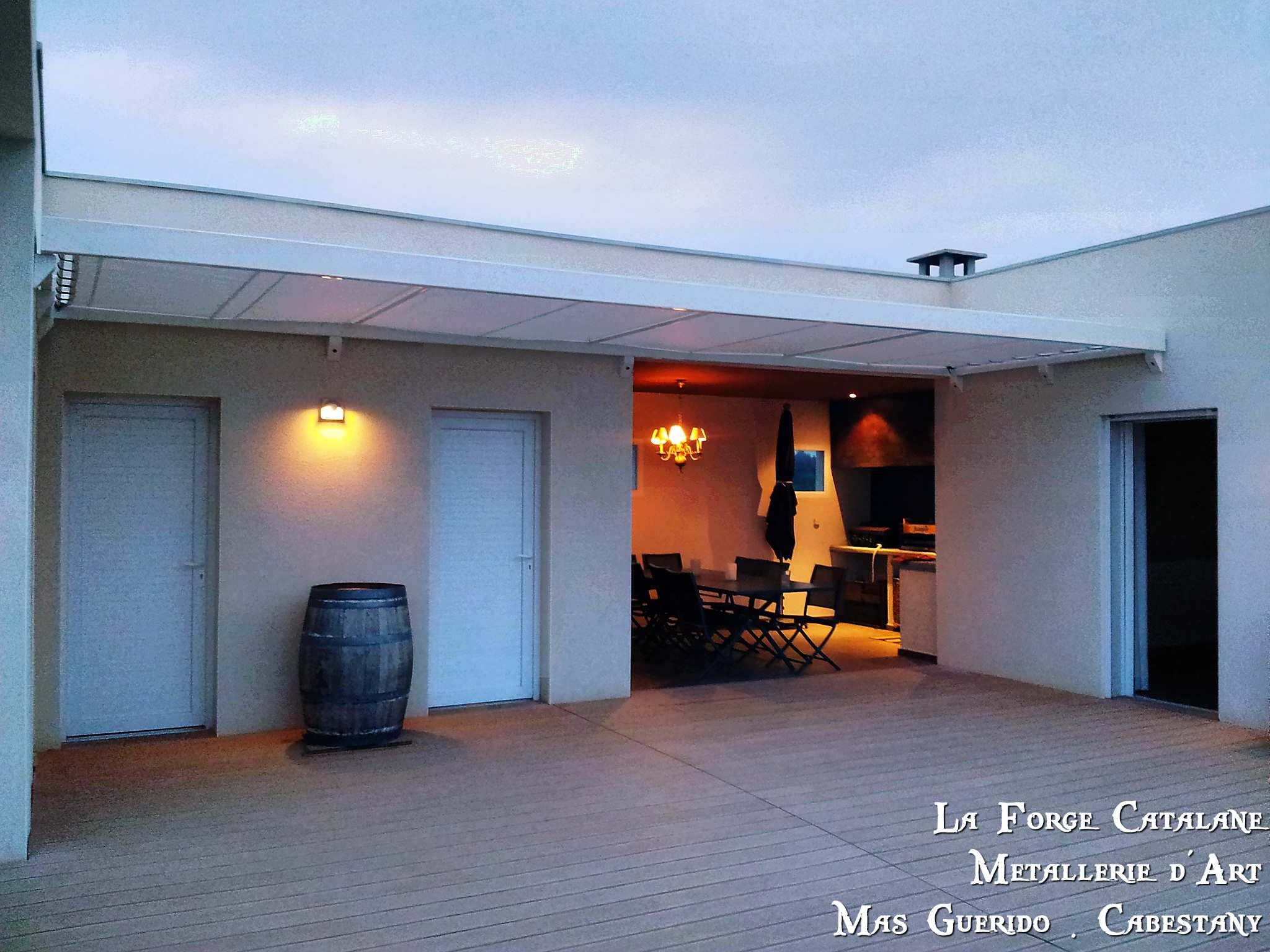 pergola moderne tube montage sur corbeaux avec bache SOLTIS fer Forge Catalane Cabestany.jpg